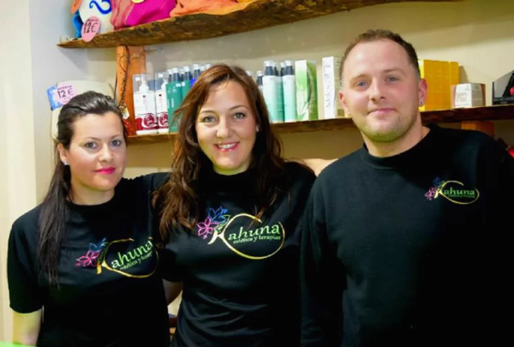 Equipo del Centro Kahuna de masajes y estética en Terrassa