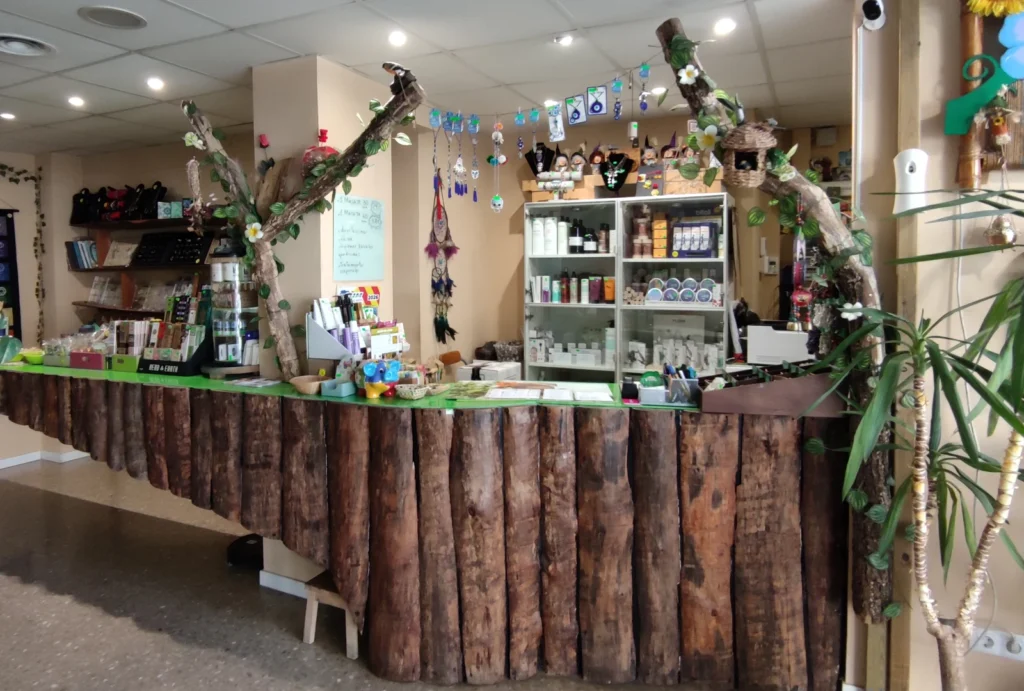 Mostrador de recepción del centro de estética y masajes Kahuna en Terrassa